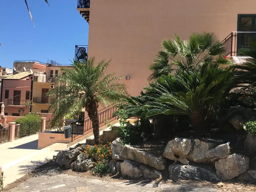 Castellammare Smart Rooms Castellammare del Golfo 0*,
